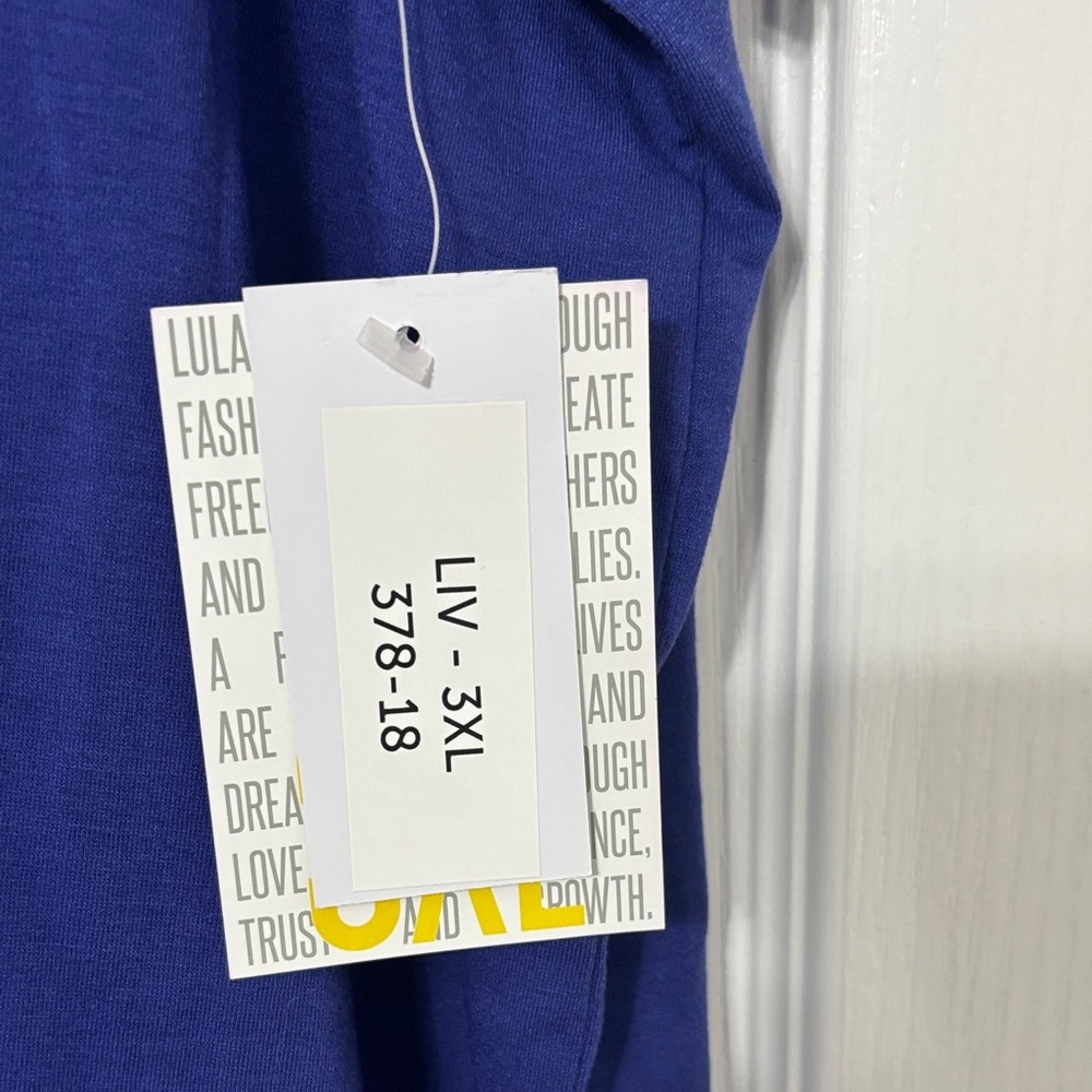 NWT “Stay Wild” Liv Graphic Tee - Picture 3 of 5